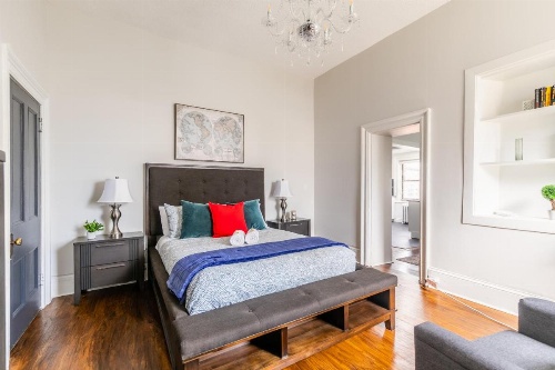 Stunning 1BR - Boutique Apartment - PRIME Location! image 16