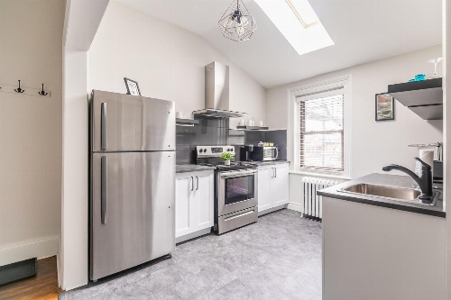 Stunning 1BR - Boutique Apartment - PRIME Location! image 4